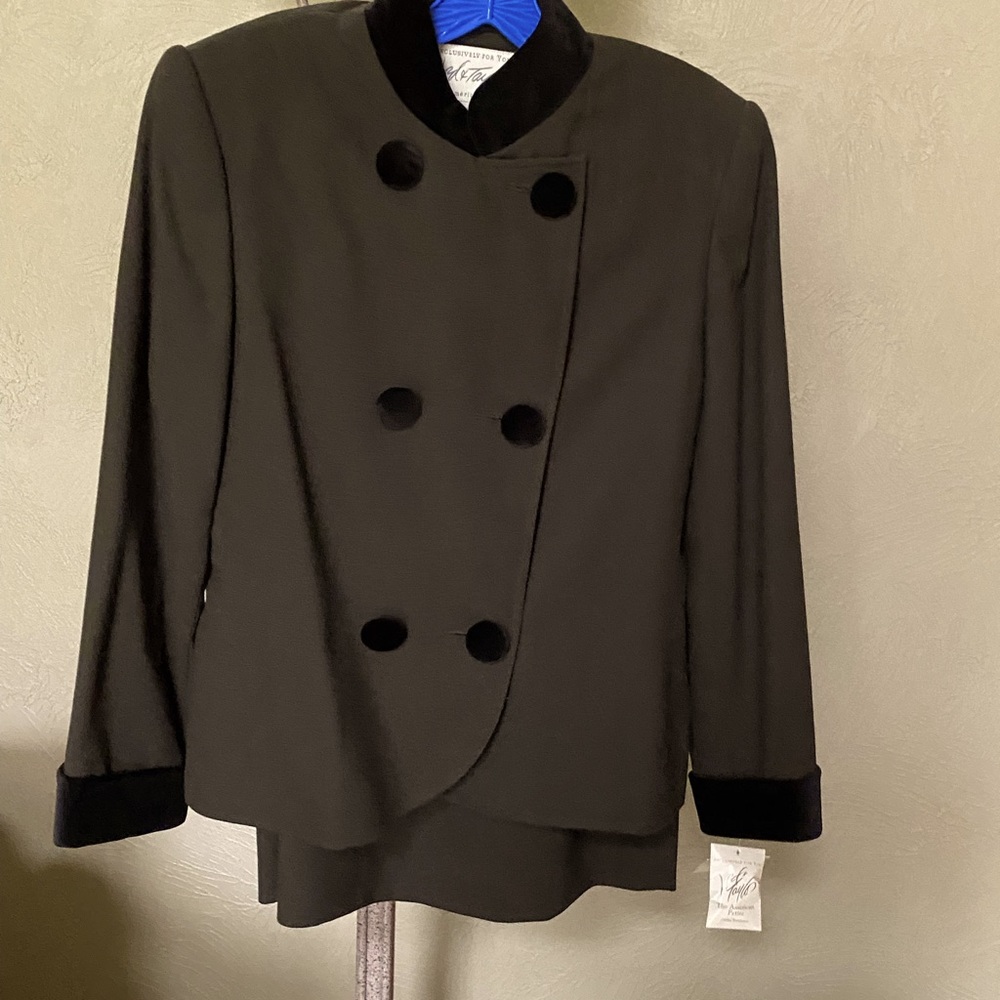 NWT  Vintage dark olive green Lord & Taylor wool suit - size 10P